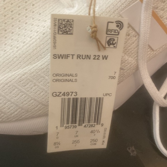 Adidas Swift Run size 8.5 ladies- white and gold - Picture 4 of 4